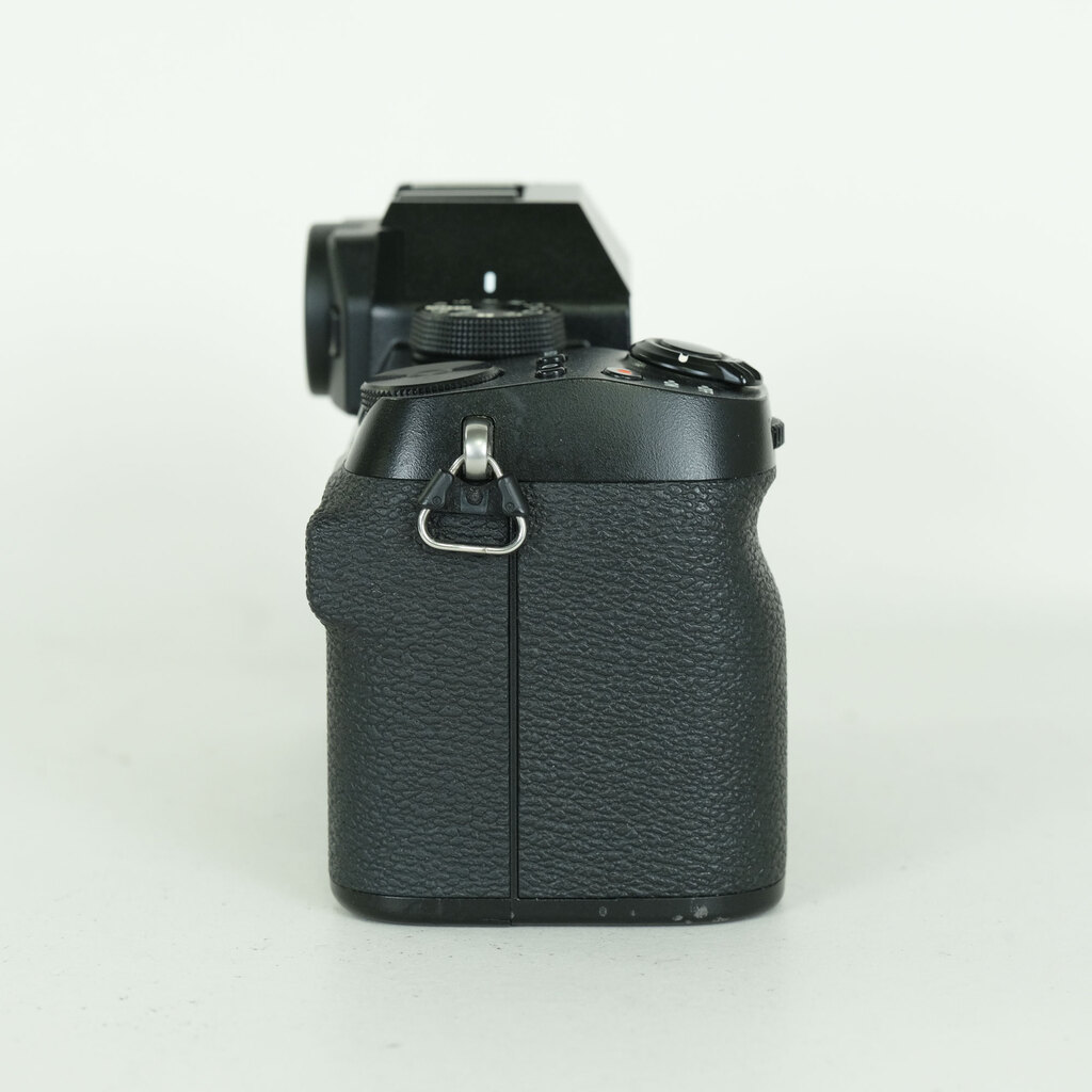 FUJIFILM X-S10