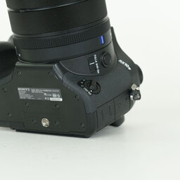 SONY Cyber-shot DSC-RX10M4