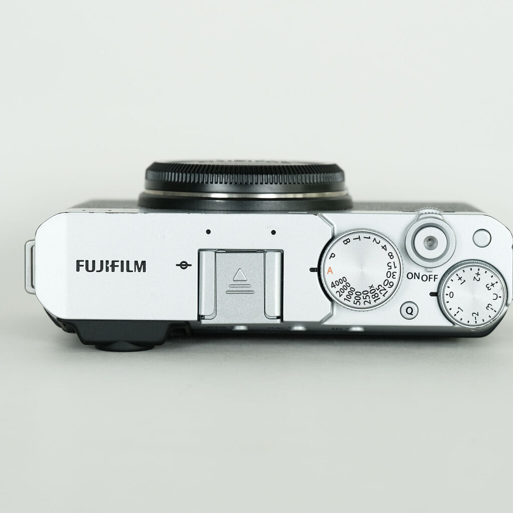 FUJIFILM X-E4