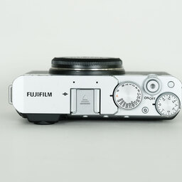 FUJIFILM X-E4