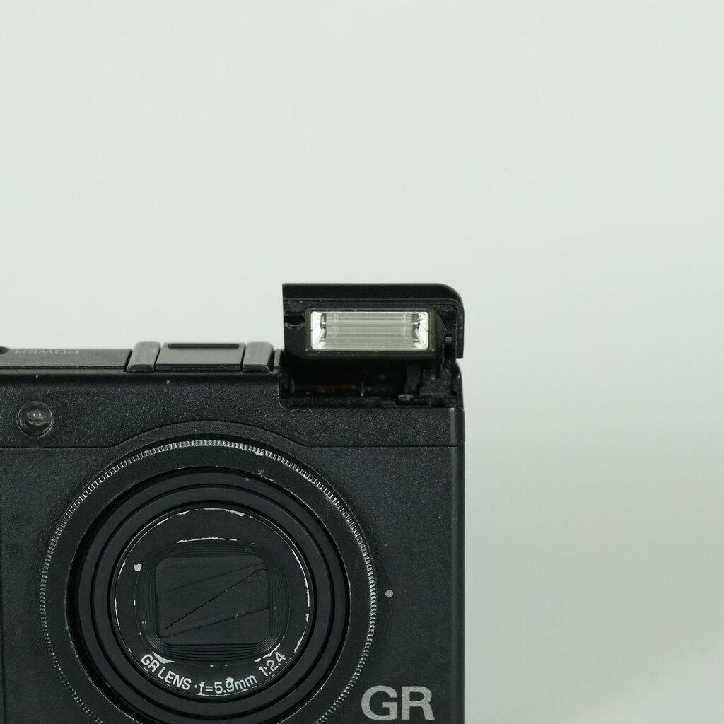 RICOH GR DIGITAL IIの出品 | ONE SCENE（ワンシーン）