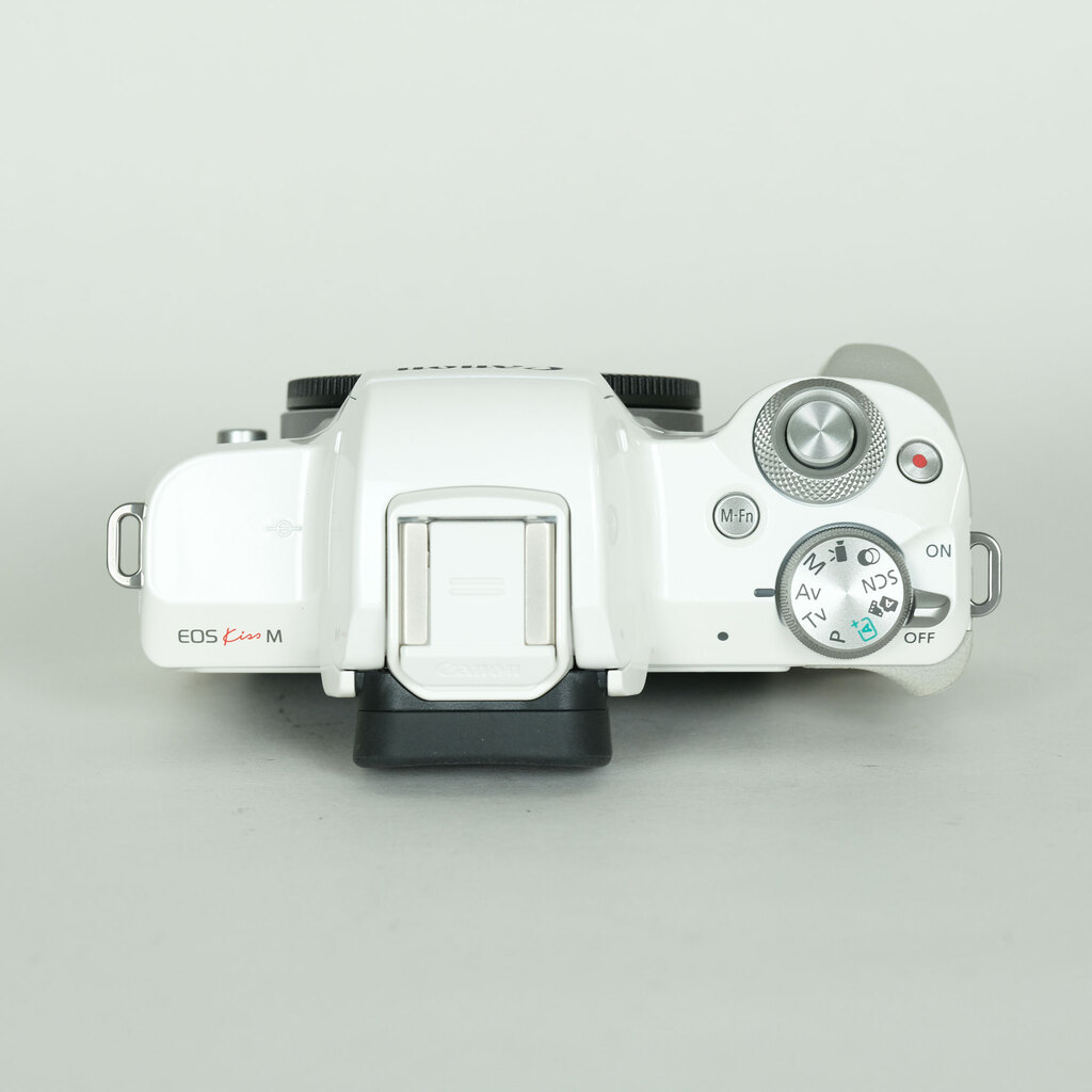 Canon EOS Kiss M Canon EOS Kiss M