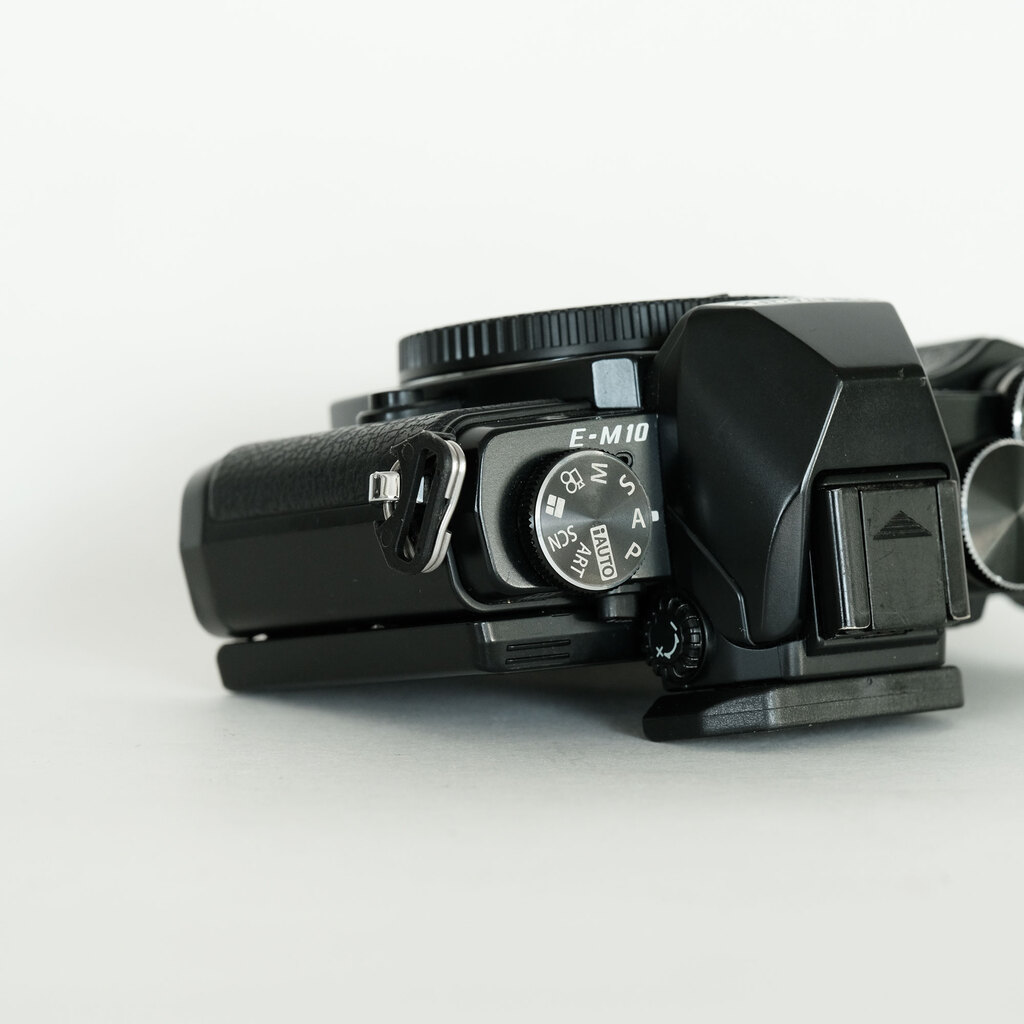 OLYMPUS OM-D E-M10 ブラック　ボディ　送料無料 OLYMPUS OM-D E-M10 ボディ ブラックの出品 | ONE SCENE（ワンシーン）