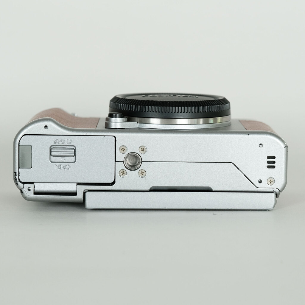 FUJIFILM X-A5 ボディ ブラウン