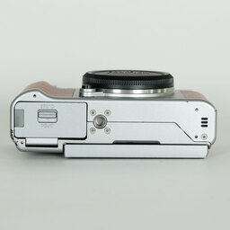 FUJIFILM X-A5 ボディ ブラウン