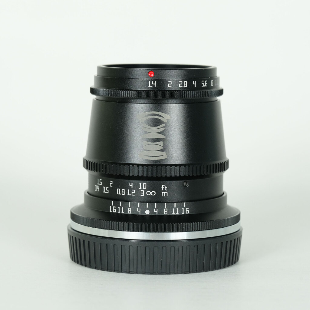 �������w TTArtisan 17mm F1.4 C ASPH (�j�R��Z�p) �u���b�N