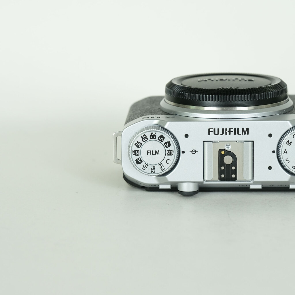 FUJIFILM X-M5