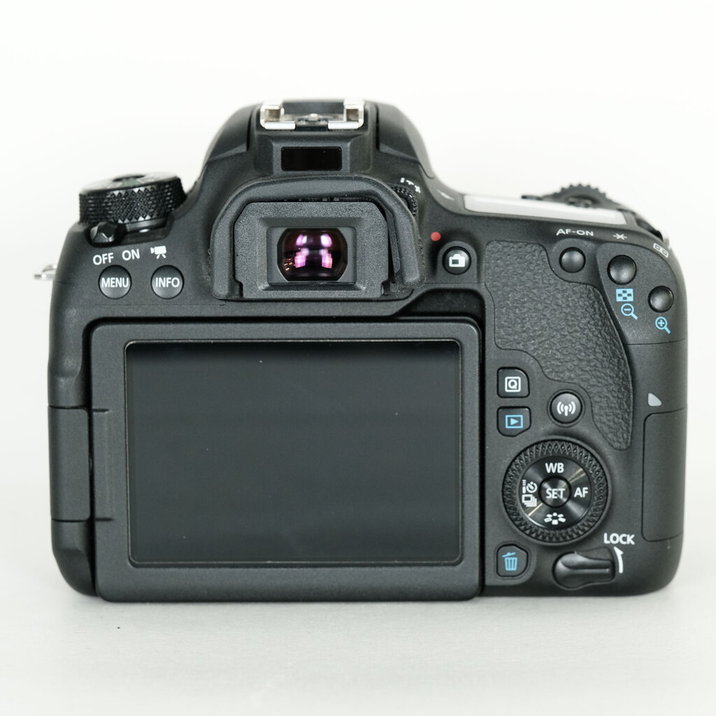 Canon EOS 9000D