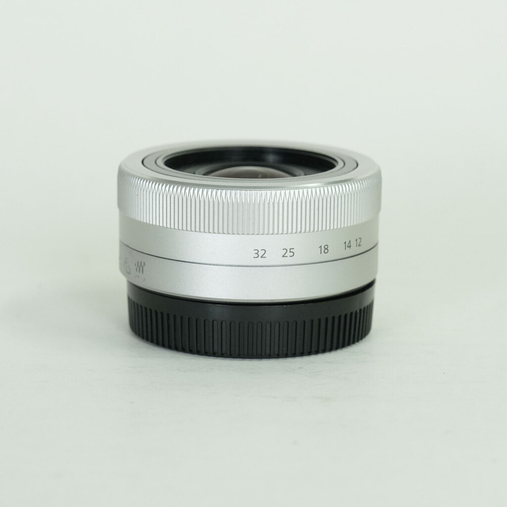 Panasonic LUMIX G VARIO 12-32mm / F3.5-5.6 ASPH. / MEGA O.I.S.