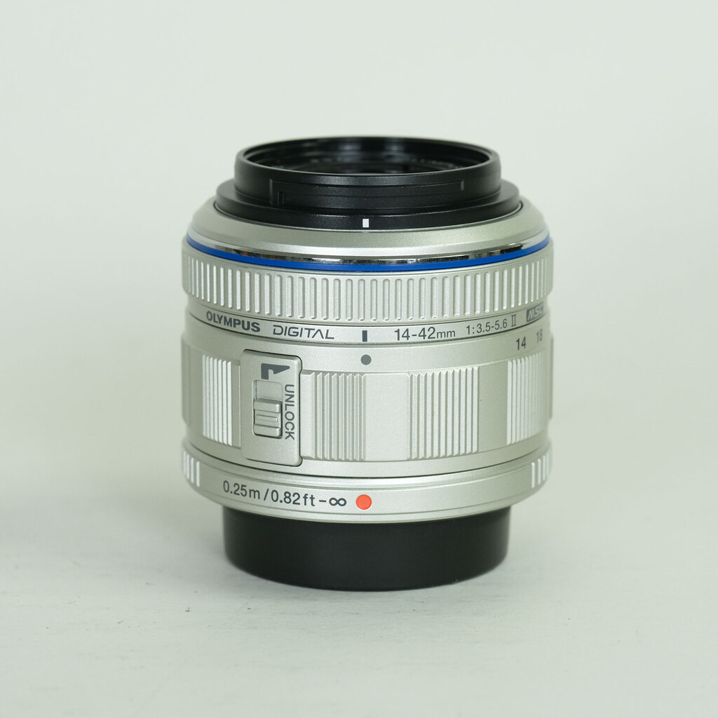 OLYMPUS M.ZUIKO DIGITAL 14-42mm F3.5-5.6 II シルバー