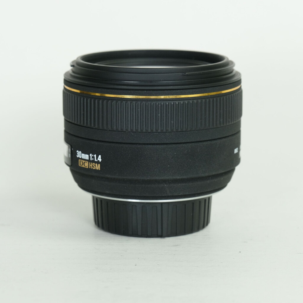 SIGMA 30mm F1.4EX DC HSM (ニコンF用) SIGMA 30mm F1.4EX DC HSM (ニコンF用)