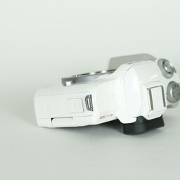 Canon EOS Kiss M Canon EOS Kiss M