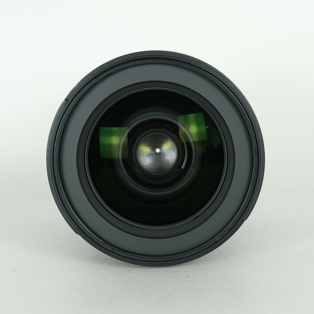 Nikon AF-S DX Zoom-Nikkor 17-55mm f/2.8G IF-ED Nikon AF-S DX Zoom-Nikkor 17-55mm f/2.8G IF-ED