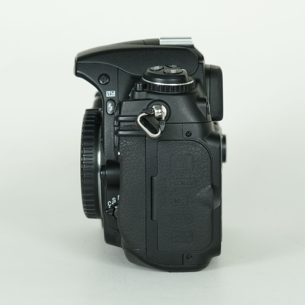 Nikon D300S �{�f�B