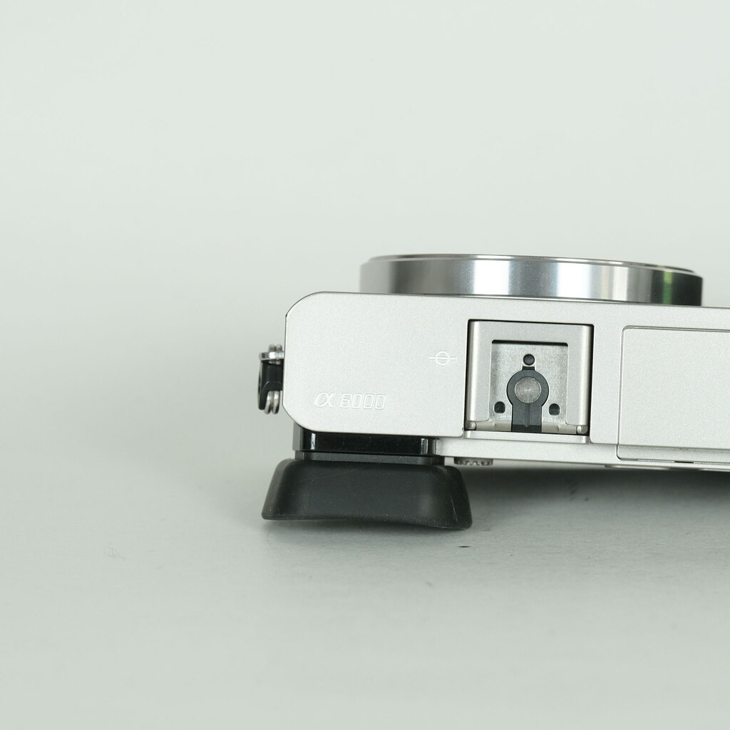 SONY α6000(ILCE-6000) SONY α6000(ILCE-6000)