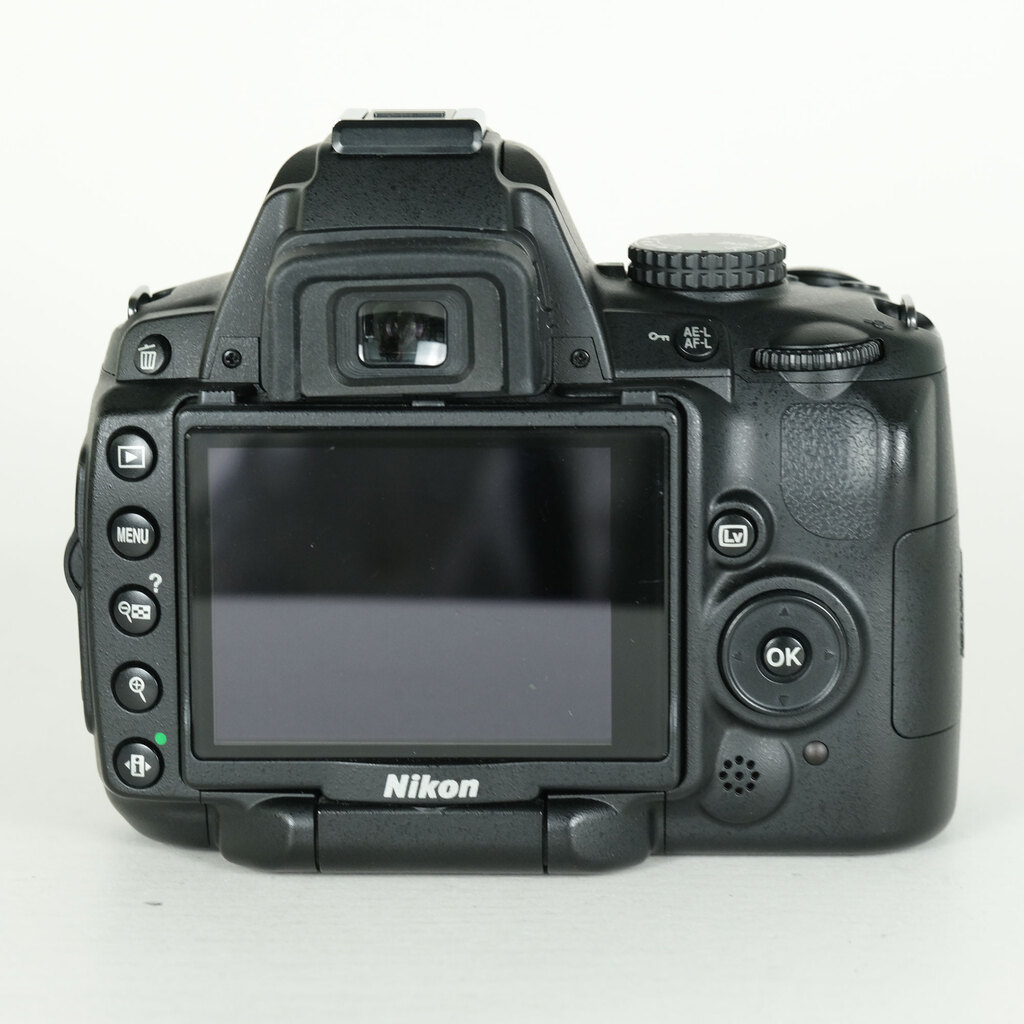 Nikon D5000 �{�f�B