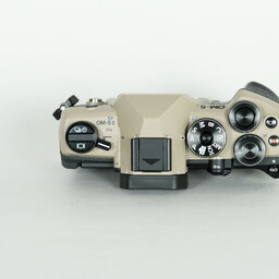 OM SYSTEM OM-5 Mark II ボディ サンドベージュ