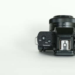 Panasonic LUMIX DC-G100V 標準ズームレンズ ＋ トライポッドグリップキット