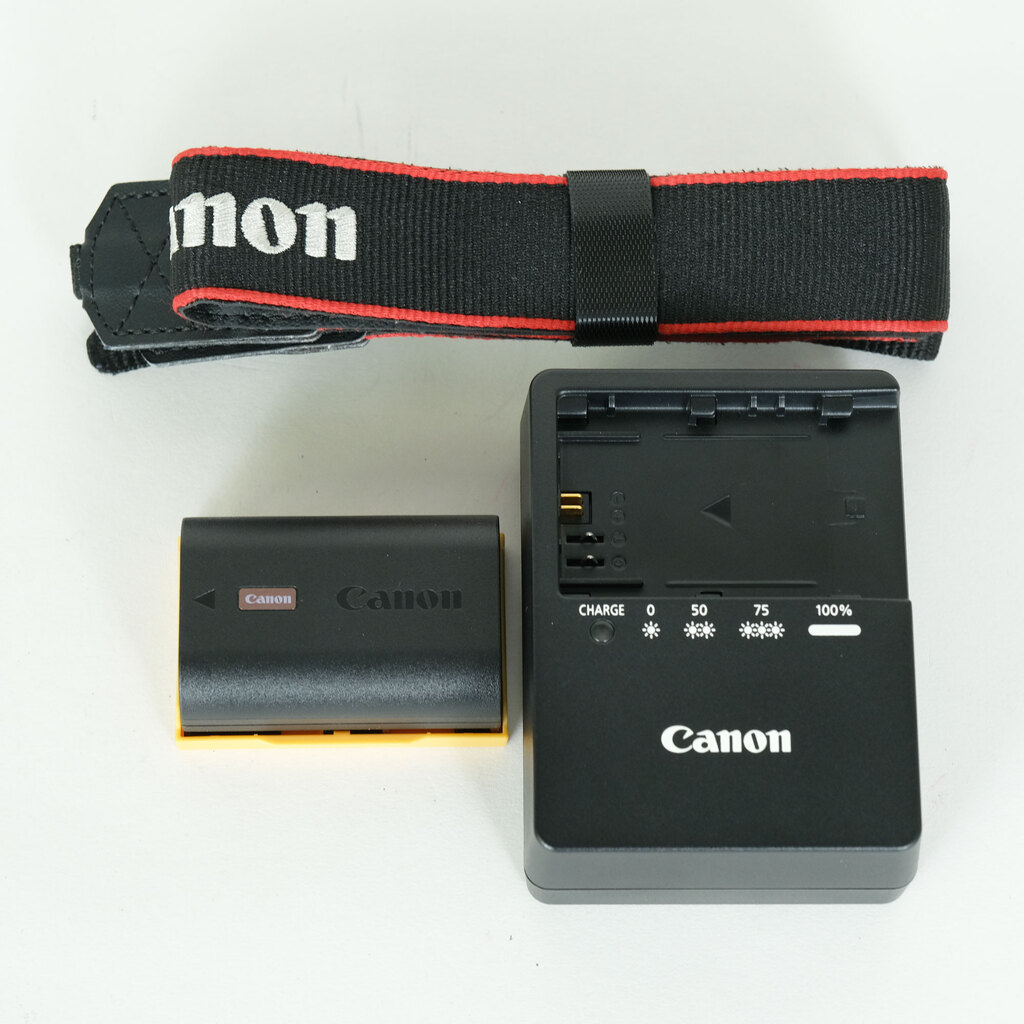 Canon EOS R7 Canon EOS R7