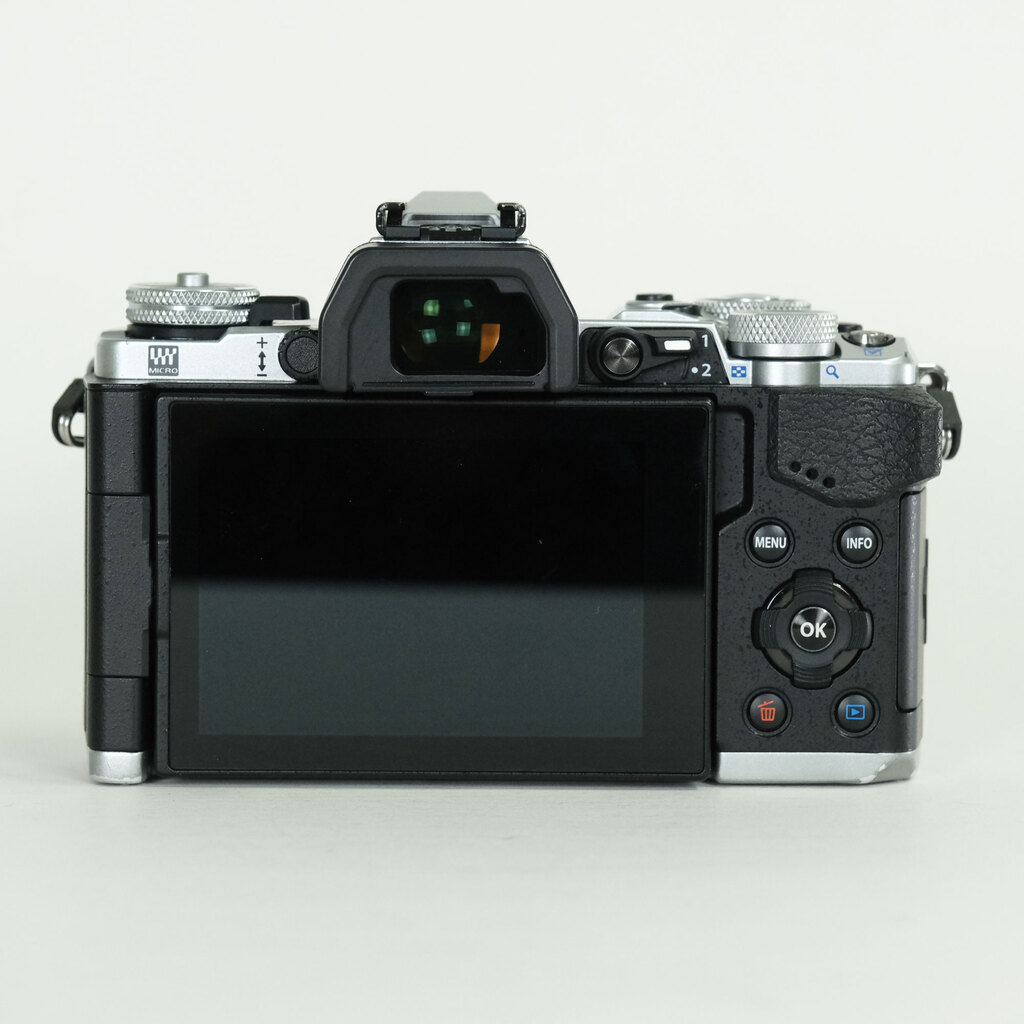 OLYMPUS OM-D E-M5 Mark II