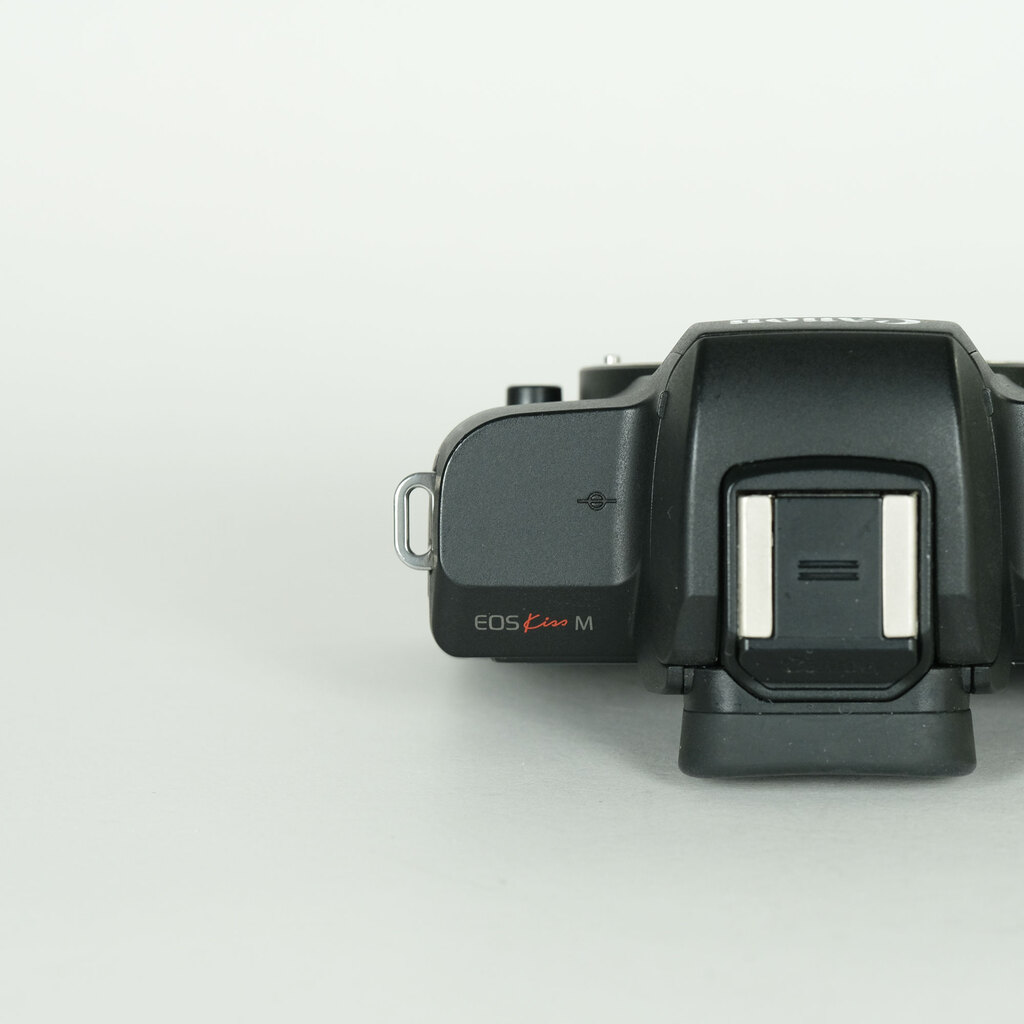 Canon EOS Kiss M Canon EOS Kiss M
