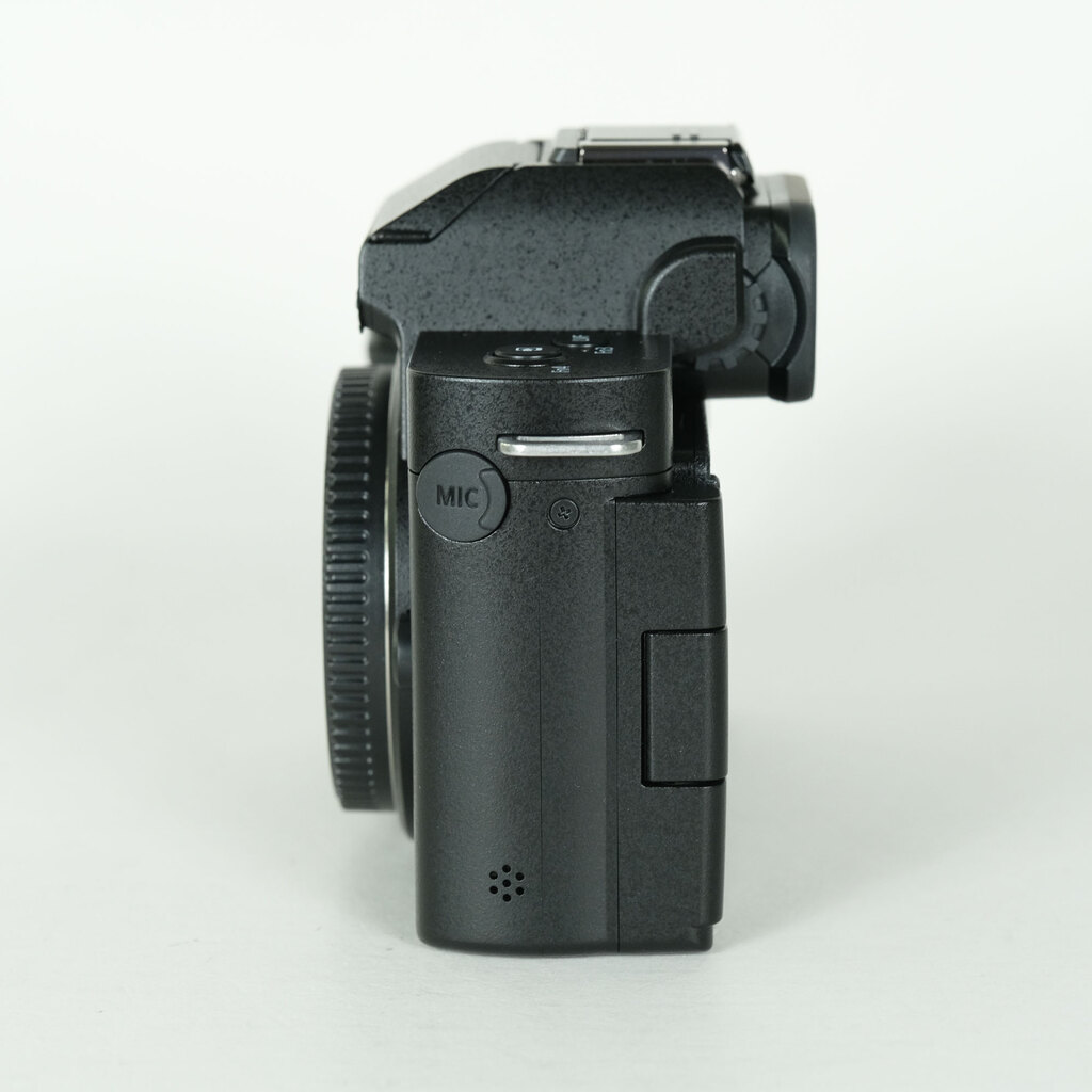 Panasonic LUMIX DC-G100D ボディの出品 | ONE SCENE（ワンシーン）