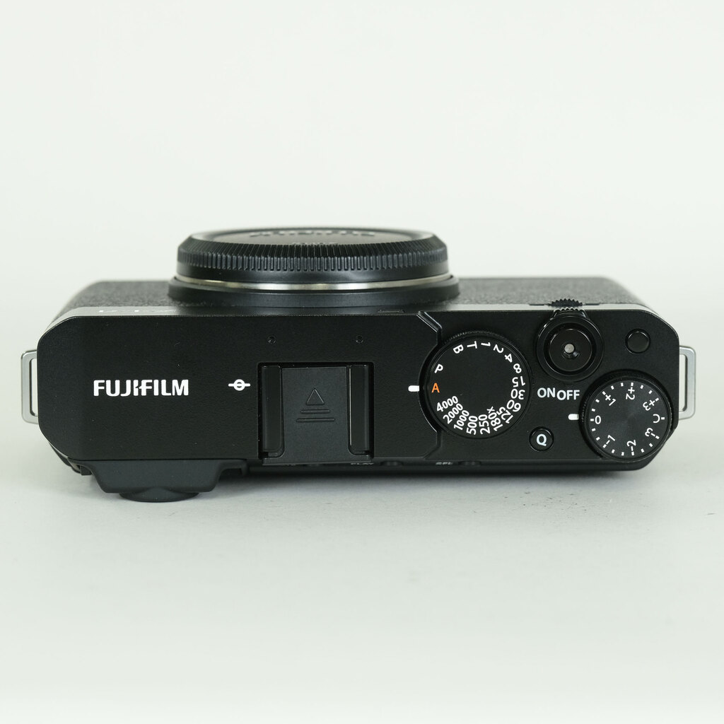FUJIFILM X-E4