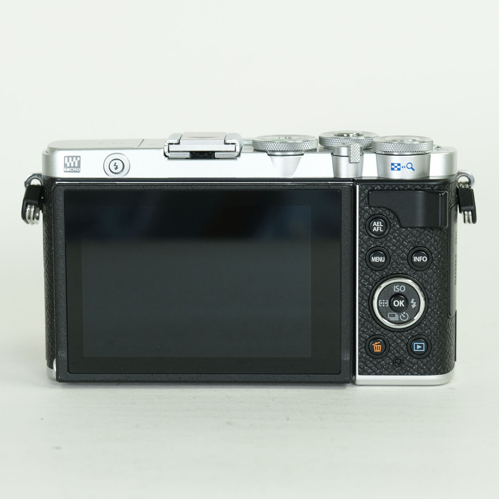 OLYMPUS PEN E-P7
