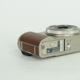 FUJIFILM XF10 シャンパンゴールド