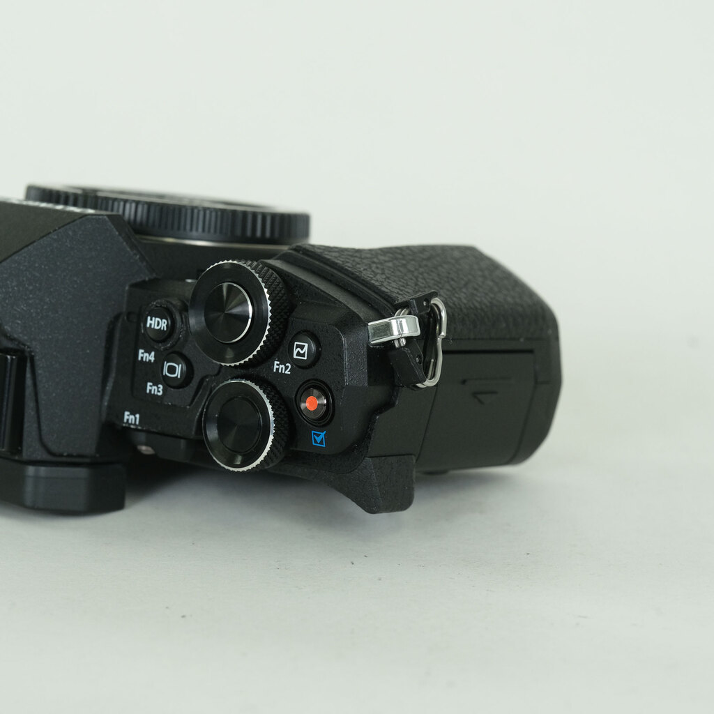 OLYMPUS OM-D E-M5 Mark II