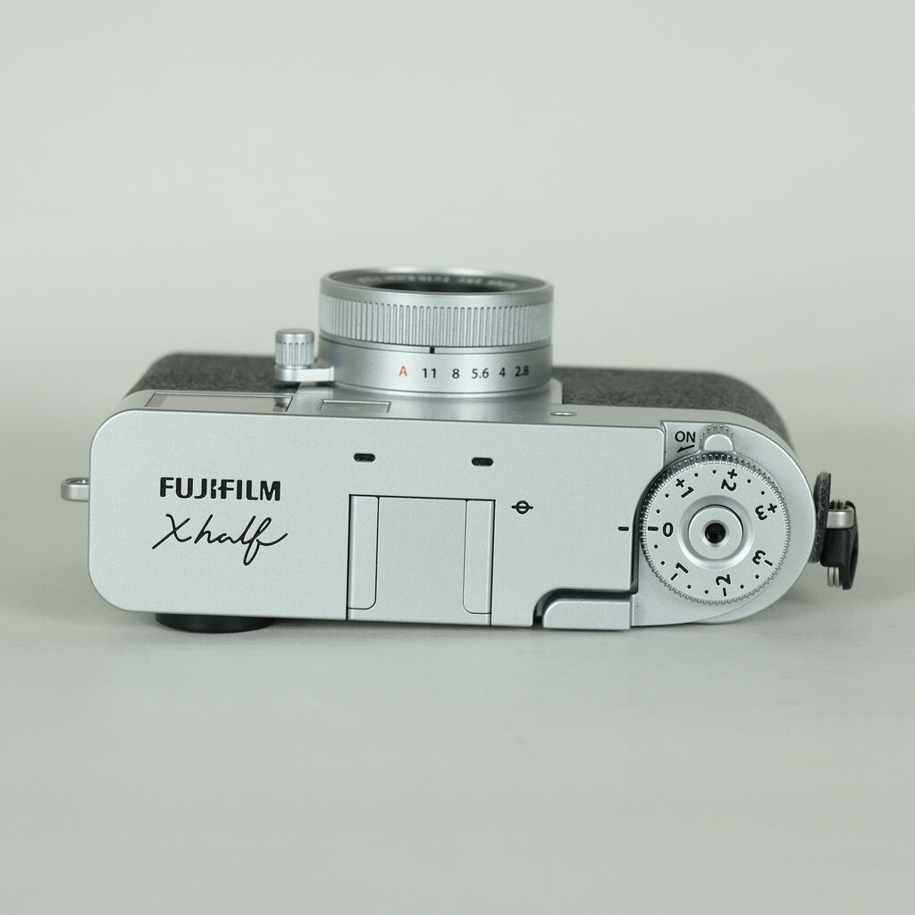 FUJIFILM X half X-HF1