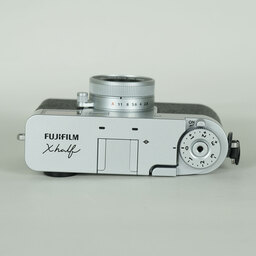 FUJIFILM X half X-HF1