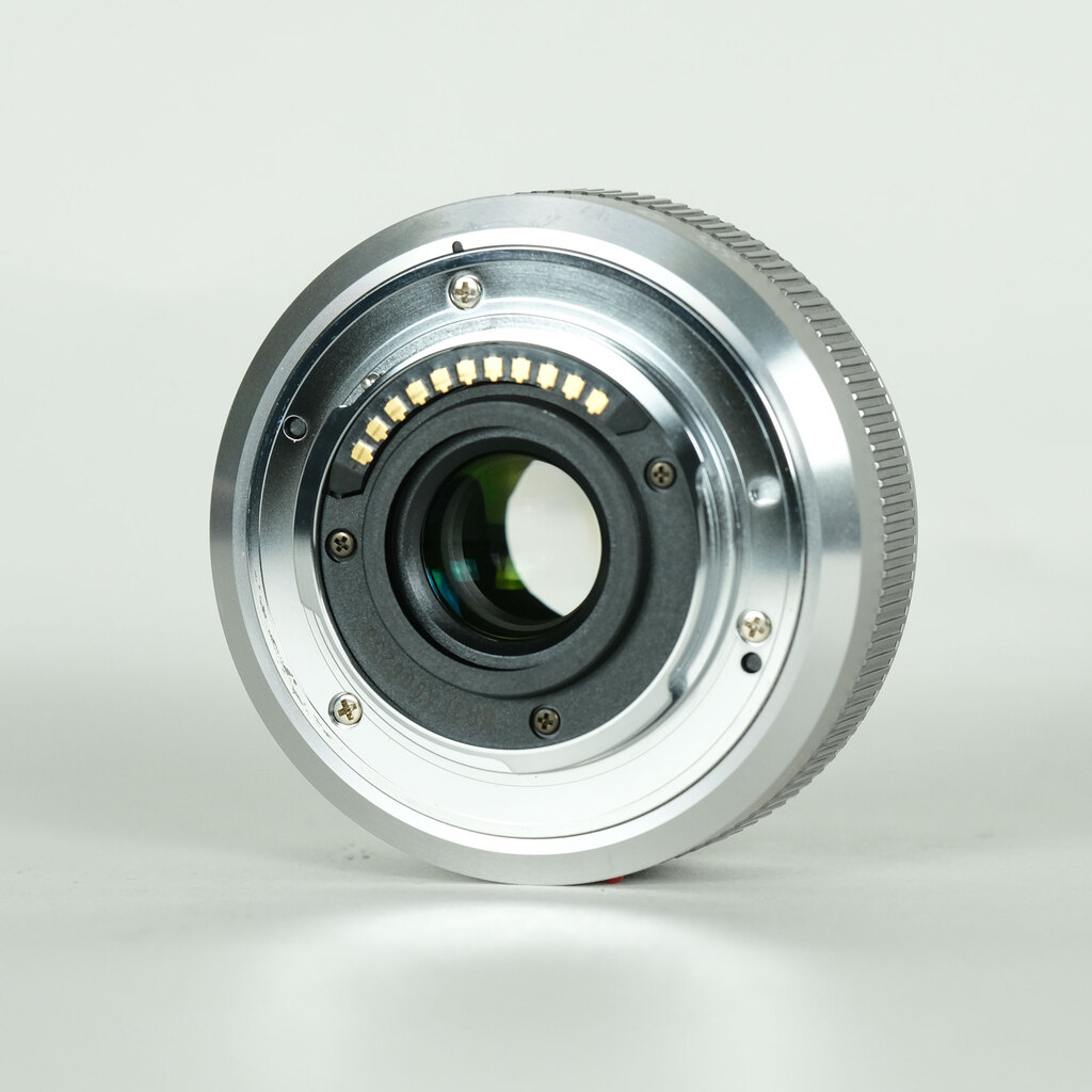 Panasonic LUMIX G 20mm F1.7 II ASPH. Panasonic LUMIX G 20mm F1.7 II ASPH.