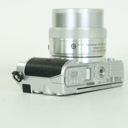 Nikon Nikon1 J5 標準パワーズームレンズキット シルバー Nikon Nikon1 J5 標準パワーズームレンズキット シルバー