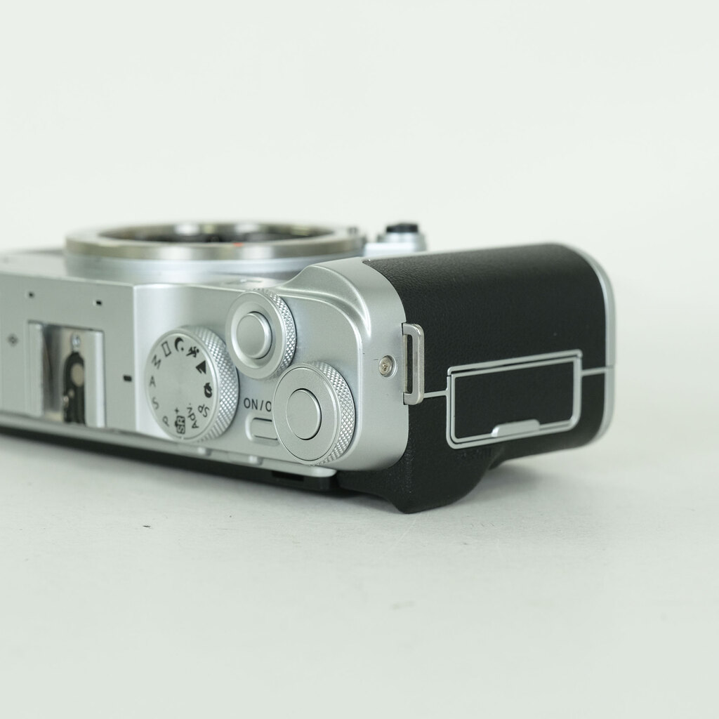 FUJIFILM X-A7 ボディ シルバー