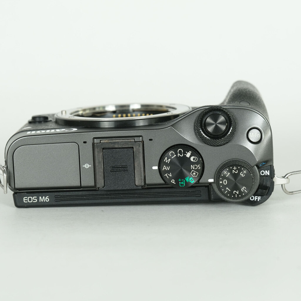 Canon EOS M6 Canon EOS M6