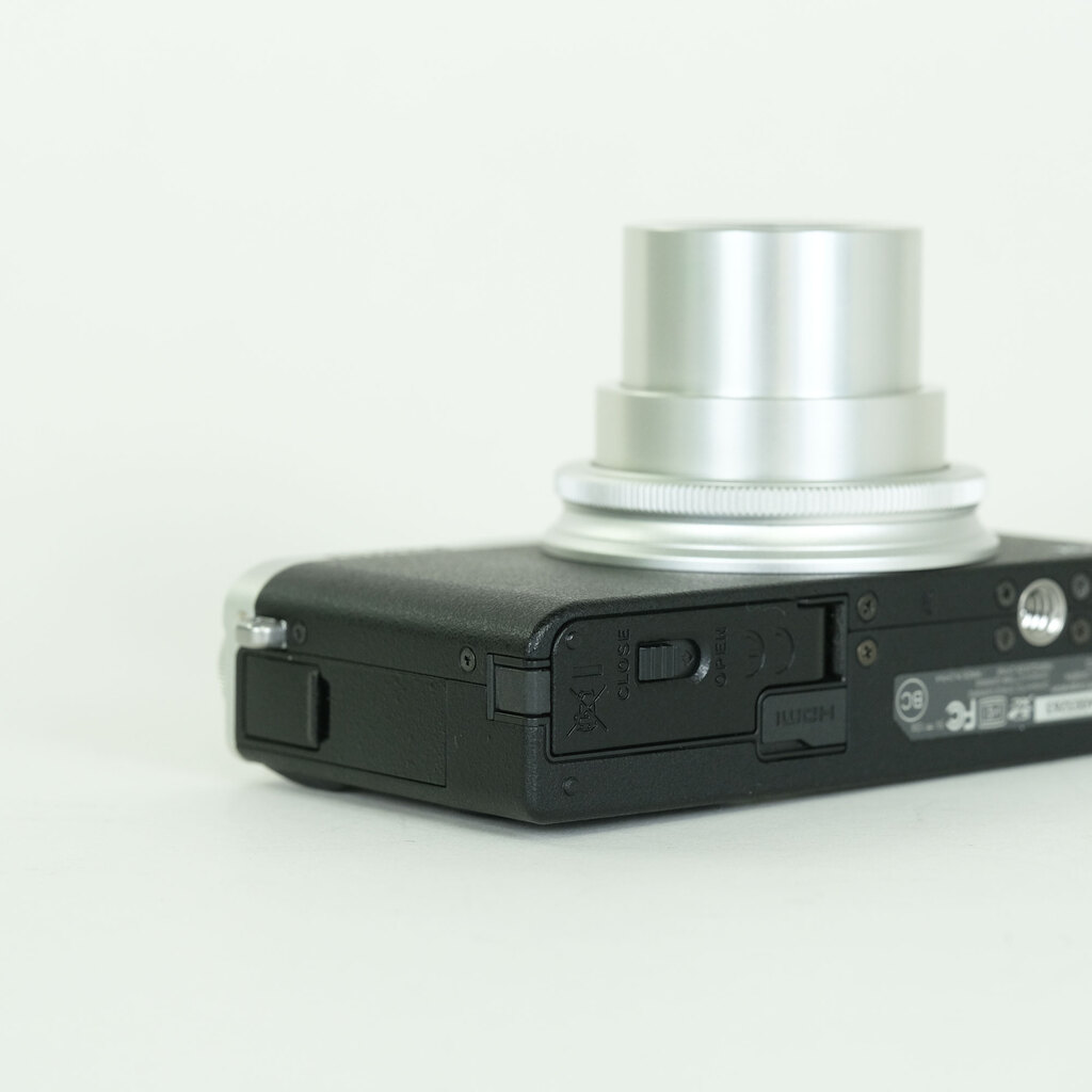 FUJIFILM XQ2 シルバー