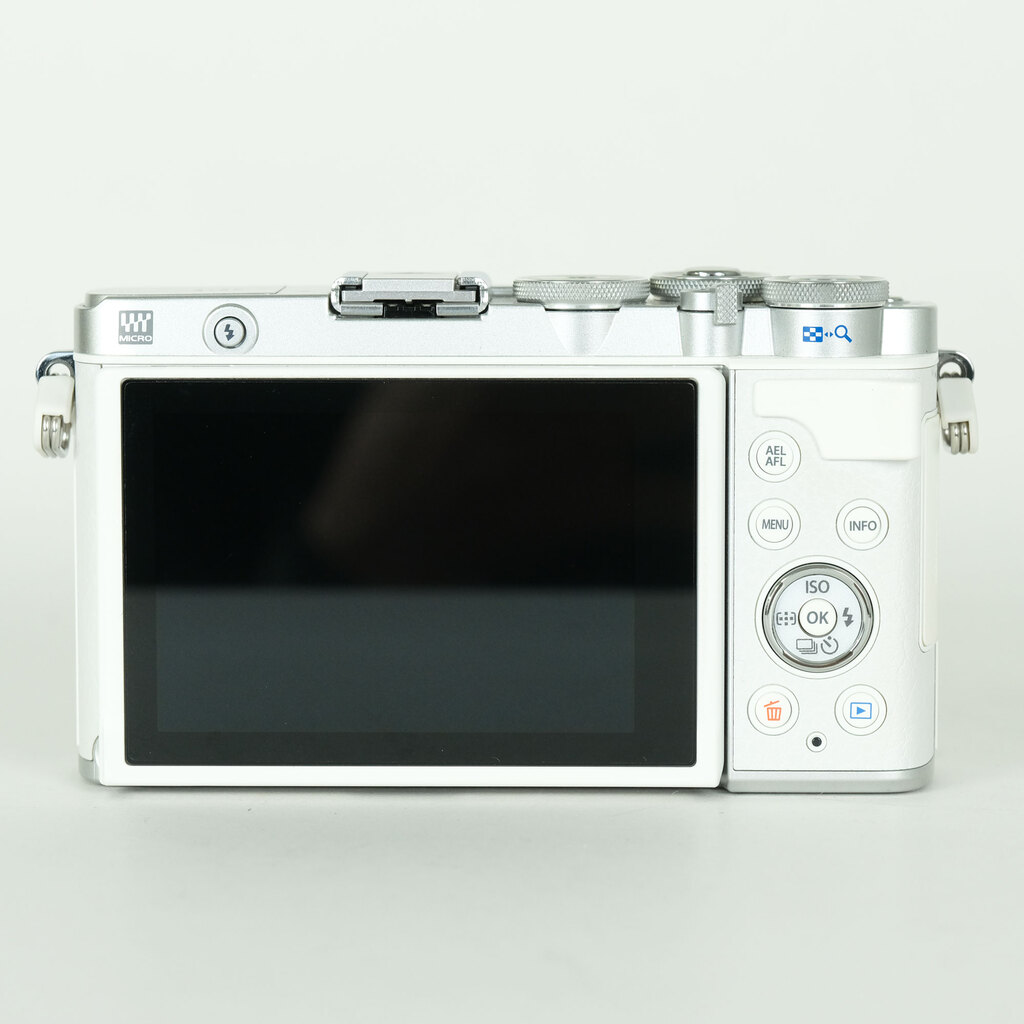 OLYMPUS PEN E-P7