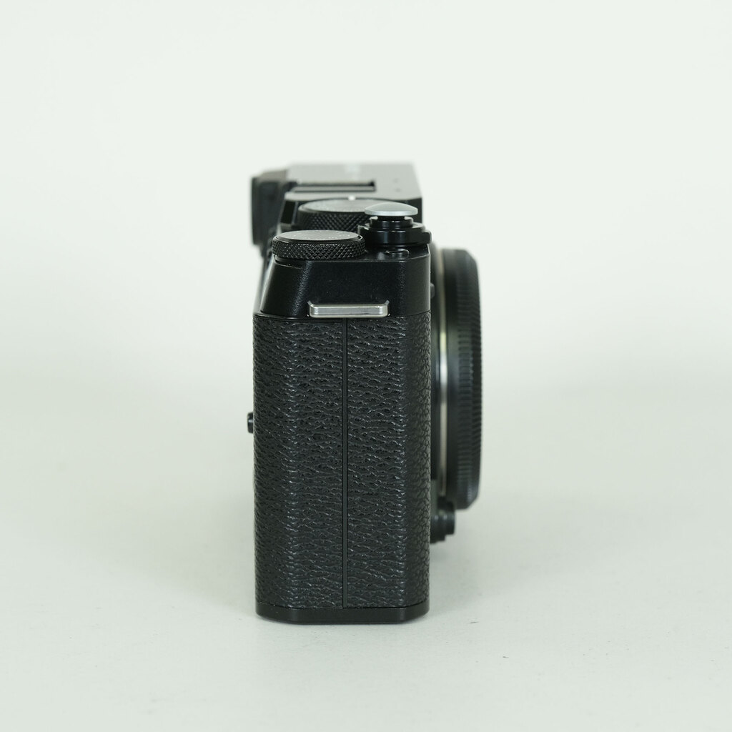 FUJIFILM X-E4