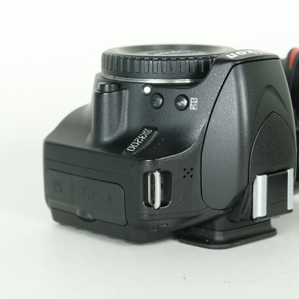 Nikon D3200ボディ ブラックの出品 | ONE SCENE（ワンシーン）