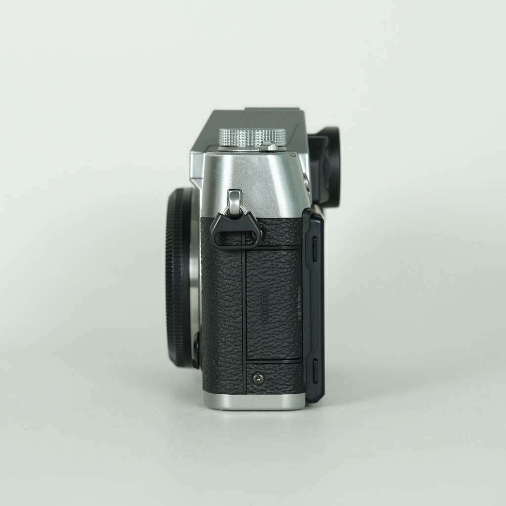 FUJIFILM X-T30 II [�{�f�B �V���o�[]