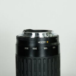 Canon EF75-300mm F4-5.6 IS USM