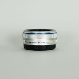 OLYMPUS M.ZUIKO DIGITAL 17mm F2.8 シルバー OLYMPUS M.ZUIKO DIGITAL 17mm F2.8 シルバー