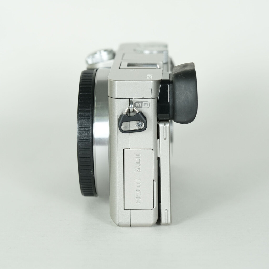 SONY α6000（ILCE-6000）の出品 | ONE SCENE（ワンシーン）