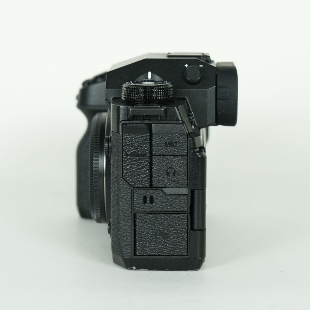 FUJIFILM X-H2S