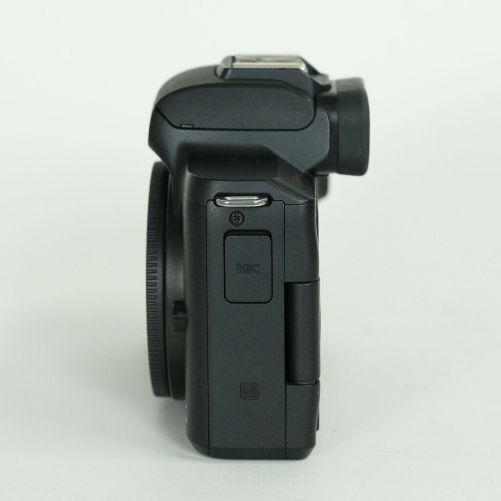 Canon EOS Kiss M Canon EOS Kiss M