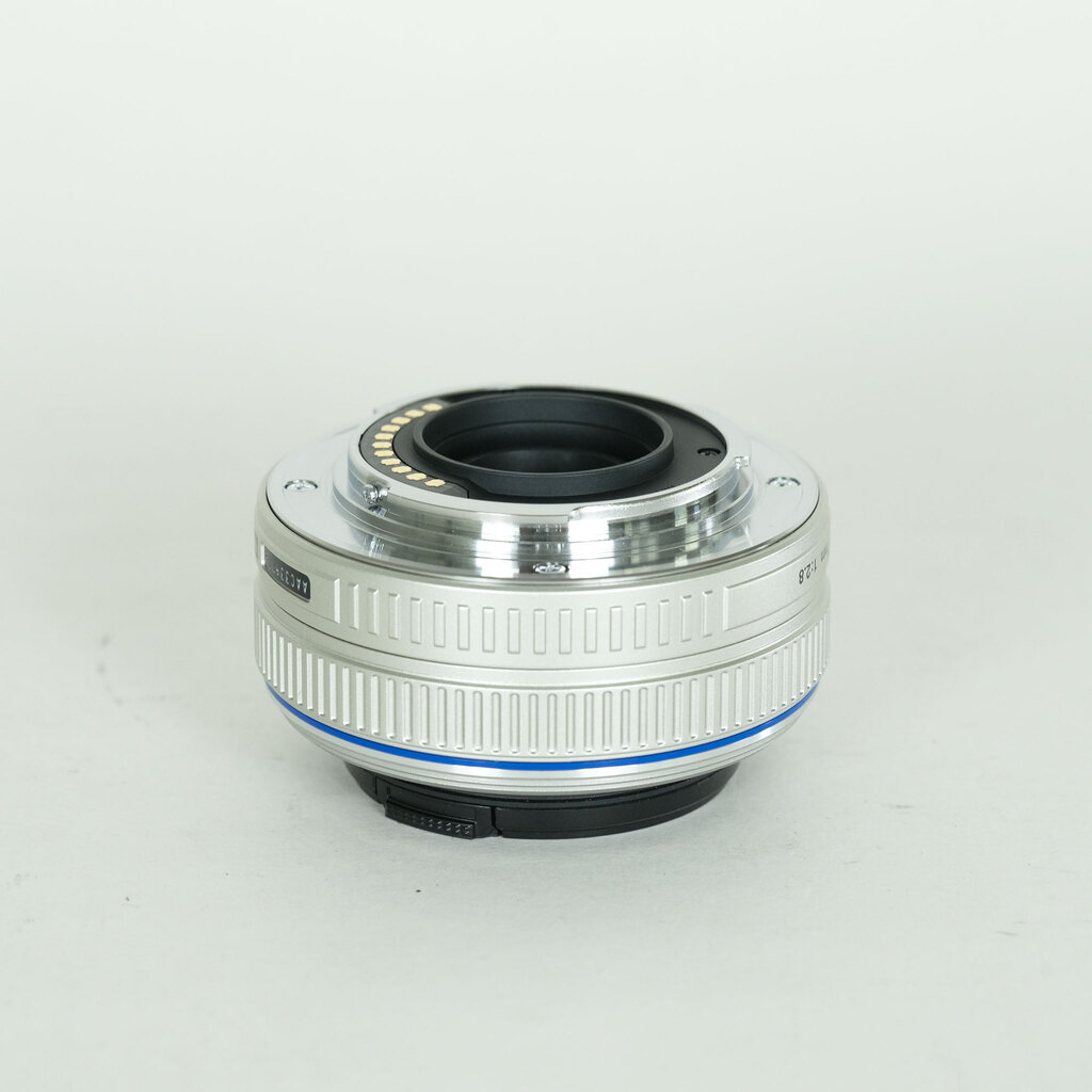 OLYMPUS M.ZUIKO DIGITAL 17mm F2.8 シルバー OLYMPUS M.ZUIKO DIGITAL 17mm F2.8 シルバー