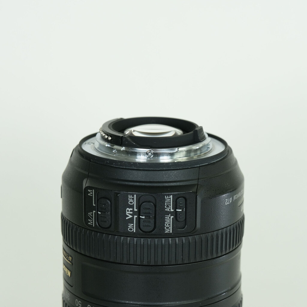 Nikon AF-S DX VR Zoom-Nikkor 18-200mm F3.5-5.6G IF-ED