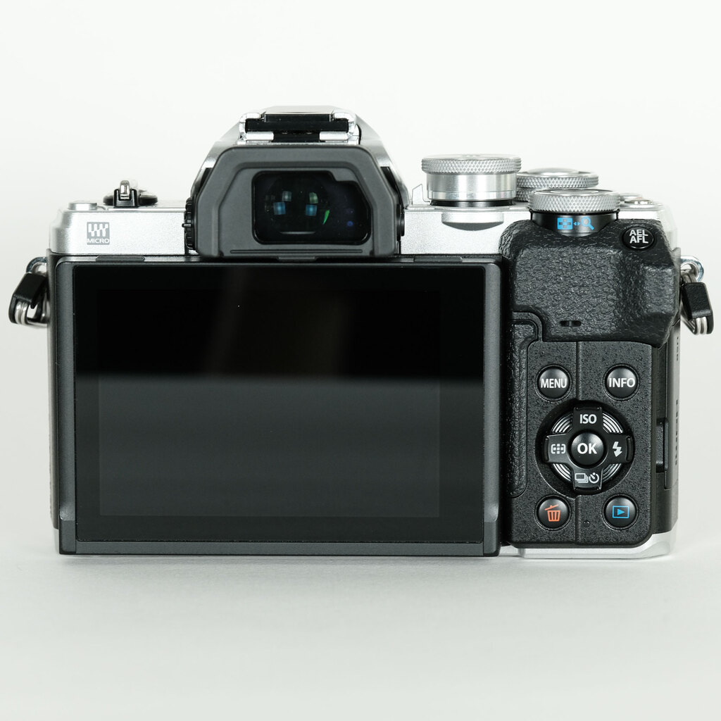 OLYMPUS OM-D E-M10 Mark IV