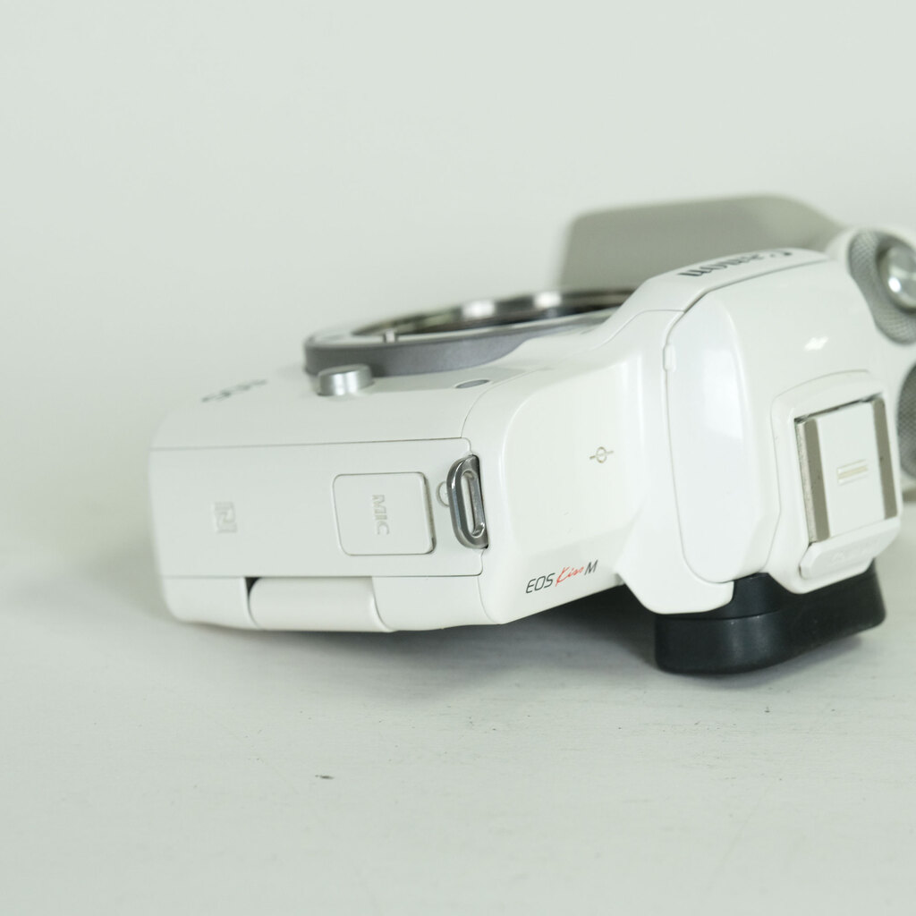 Canon EOS Kiss M